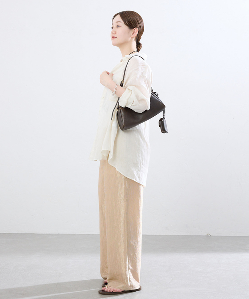 IENA（イエナ）の「グロスセミフレアパンツ（その他パンツ・レディース・ゴールド/ネイビー・38/36）」の13枚目の写真