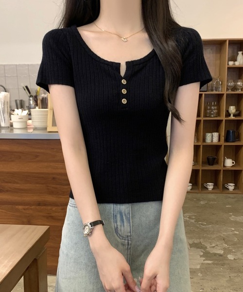 Girly Doll(ガーリードール)の「ヘンリーネック半袖リブニット(ニット/セーター・レディース・ベージュ/ブラック/ホワイト・FREE)」の1枚目の写真
