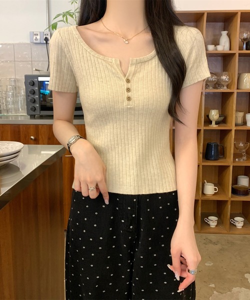 Girly Doll(ガーリードール)の「ヘンリーネック半袖リブニット(ニット/セーター・レディース・ベージュ/ブラック/ホワイト・FREE)」の12枚目の写真