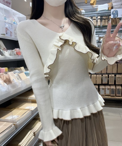 LUCPY（ラクピー）の「フリルリボンVネックリブニットトップス（その他トップス・レディース・アイボリー/イエロー/グレー/ホワイト・FREE）」の5枚目の写真