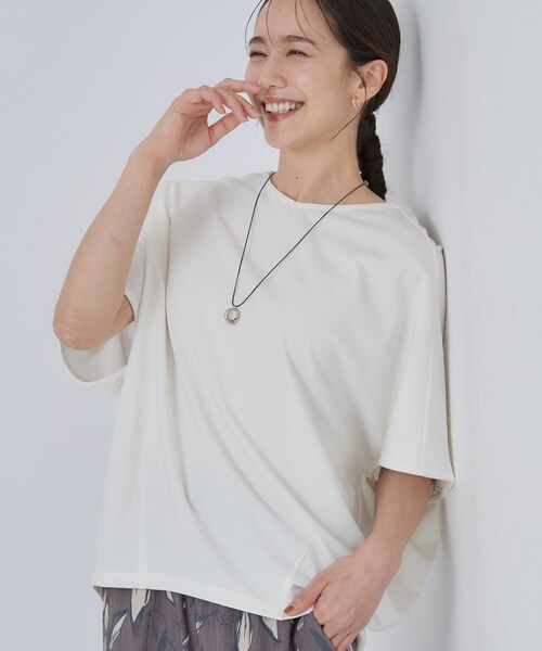 SHOO・LA・RUE(シューラルー)の「【ひんやり/体型カバー】インせず着られる 上品見えのドルマントップス(Tシャツ/カットソー・レディース・ホワイト/チャコールグレー/ブラック/イエロー系その他/ブラウン系その他/ピンク系その他・00)」の1枚目の写真