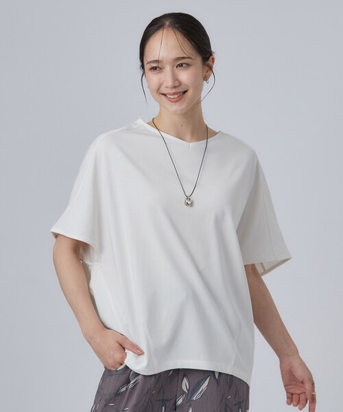 SHOO・LA・RUE(シューラルー)の「【ひんやり/体型カバー】インせず着られる 上品見えのドルマントップス(Tシャツ/カットソー・レディース・ホワイト/チャコールグレー/ブラック/イエロー系その他/ブラウン系その他/ピンク系その他・00)」の8枚目の写真