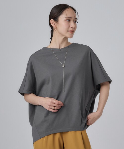 SHOO・LA・RUE(シューラルー)の「【ひんやり/体型カバー】インせず着られる 上品見えのドルマントップス(Tシャツ/カットソー・レディース・ホワイト/チャコールグレー/ブラック/イエロー系その他/ブラウン系その他/ピンク系その他・00)」の12枚目の写真