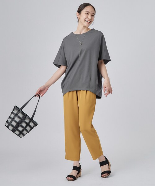 SHOO・LA・RUE(シューラルー)の「【ひんやり/体型カバー】インせず着られる 上品見えのドルマントップス(Tシャツ/カットソー・レディース・ホワイト/チャコールグレー/ブラック/イエロー系その他/ブラウン系その他/ピンク系その他・00)」の14枚目の写真