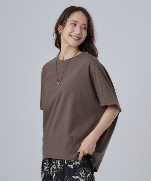 SHOO・LA・RUE(シューラルー)の「【ひんやり/体型カバー】インせず着られる 上品見えのドルマントップス(Tシャツ/カットソー・レディース・ホワイト/チャコールグレー/ブラック/イエロー系その他/ブラウン系その他/ピンク系その他・00)」の21枚目の写真