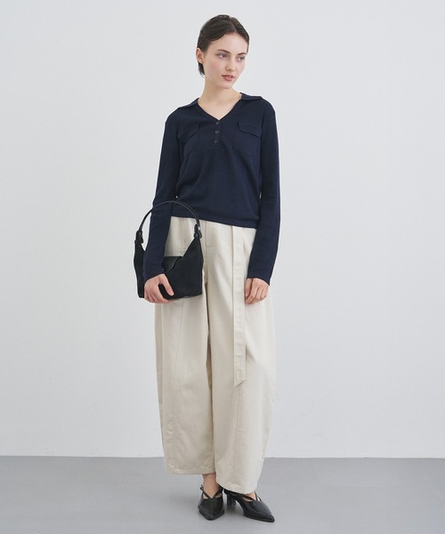 ALLURELLE(アリュレル)の「【ALLURELLE】Vネックポロニット SNF(ニット/セーター・レディース・ダークブラウン/ブラック/チャコールグレー・FREE)」の4枚目の写真