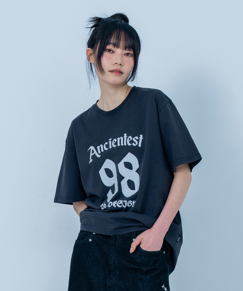 QUTON(ク―トン)の「エンシェンティスト ピグメント オーバーサイズ 半袖Tシャツ(Tシャツ/カットソー・レディース・チャコール/ブラック/ライトグレー・1/2)」の4枚目の写真