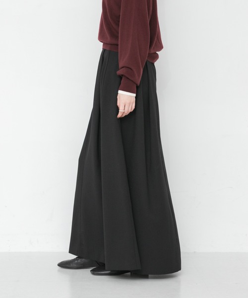 URBAN RESEARCH(アーバンリサーチ)の「new basic CLEAN VOLUME SKIRT(スカート・レディース・ブラック/ネイビー・38/36)」の4枚目の写真