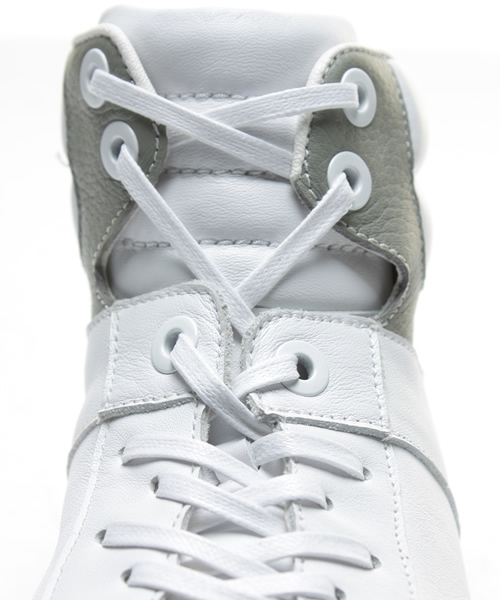 BEAUTY&YOUTH UNITED ARROWS(ビューティーアンドユースユナイテッドアローズ)の「BY LEATHER HI-CUT SNK(スニーカー・メンズ・ホワイト/ネイビー・41/42/43)」の3枚目の写真
