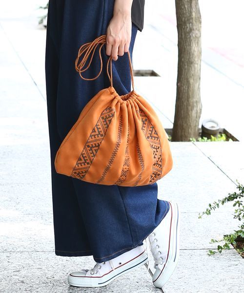 Casselini キャセリーニ の Casselini エンブロイダリー巾着バッグ ショルダーバッグ Wear