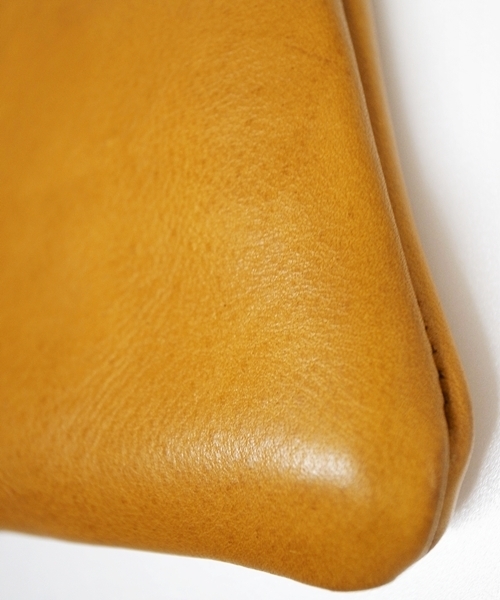 SHIPS（シップス）の「AMIACALVA for SHIPS(アミアカルヴァ フォー シップス): “栃木レザー” 二つ折り/クラッチバッグ■（クラッチバッグ・メンズ・ブラック/ライトブラウン/グリーン系その他/ブルー系その他/ブラウン・ONE SIZE）」の11枚目の写真