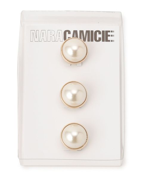 NARACAMICIE（ナラカミーチェ）の「フェイクパールボタンカバー（ブローチ/コサージュ・レディース・ホワイト・FREE）」の3枚目の写真