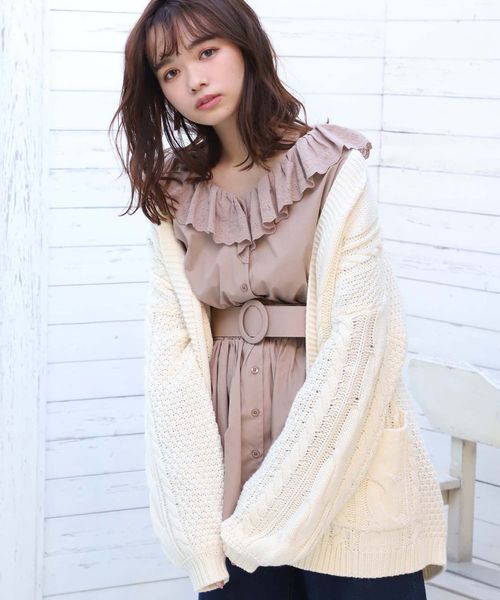one after another NICE CLAUP(ワンアフターアナザーナイスクラップ)の「ざっくりゆるケーブルカーディガン(カーディガン/ボレロ・レディース・アイボリー/グレイッシュベージュ/ピンク系その他・FREE)」の4枚目の写真