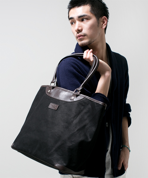 NANO universe(ナノユニバース)の「コットンキャンバスレザーコンビトート(トートバッグ・メンズ・ブラック/ナチュラル/ネイビー/イエロー/レッド・FREE)」の7枚目の写真