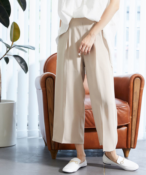 Chaco closet(チャコ クローゼット)の「センタープレスクロップドとろみパンツ(その他パンツ・レディース・ブラック/ベージュ/カーキ/オレンジ・FREE)」の2枚目の写真