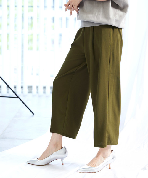 Chaco closet(チャコ クローゼット)の「センタープレスクロップドとろみパンツ(その他パンツ・レディース・ブラック/ベージュ/カーキ/オレンジ・FREE)」の3枚目の写真