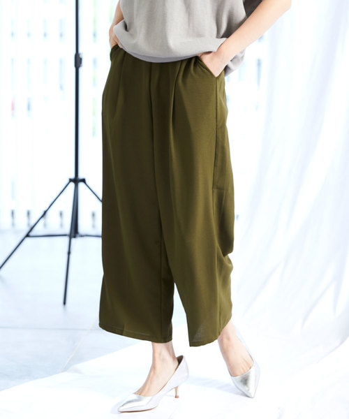 Chaco closet(チャコ クローゼット)の「センタープレスクロップドとろみパンツ(その他パンツ・レディース・ブラック/ベージュ/カーキ/オレンジ・FREE)」の19枚目の写真