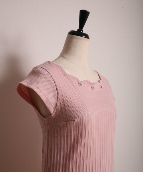 tocco closet(トッコ クローゼット)の「フラワーパールビジュー付きスカラネックリブトップス(その他トップス・レディース・ネイビー/ピンク/オフホワイト・M)」の8枚目の写真