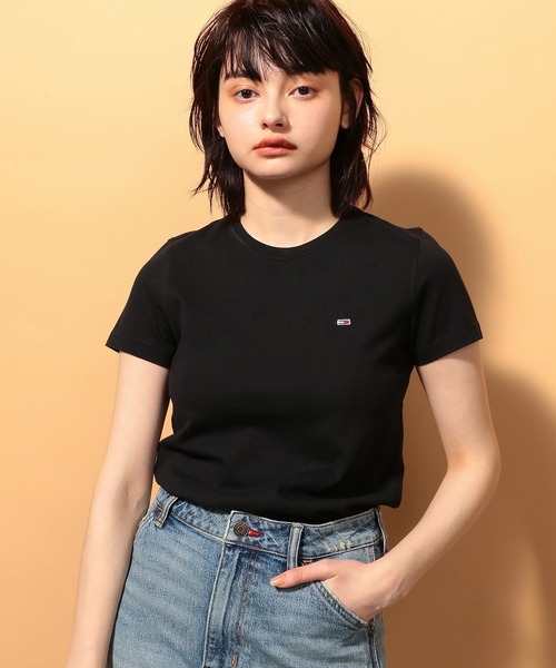 tommy jeans(トミー ジーンズ)の「ワンポイント ベーシック クルーネック Tシャツ(Tシャツ/カットソー・レディース・ホワイト/ブラック/ネイビー・SMALL/MEDIUM/X-SMALL)」の1枚目の写真