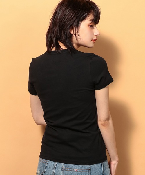 tommy jeans(トミー ジーンズ)の「ワンポイント ベーシック クルーネック Tシャツ(Tシャツ/カットソー・レディース・ホワイト/ブラック/ネイビー・SMALL/MEDIUM/X-SMALL)」の8枚目の写真