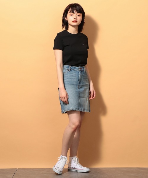 tommy jeans(トミー ジーンズ)の「ワンポイント ベーシック クルーネック Tシャツ(Tシャツ/カットソー・レディース・ホワイト/ブラック/ネイビー・SMALL/MEDIUM/X-SMALL)」の11枚目の写真