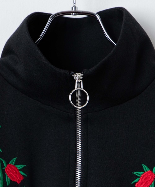 WEGO（ウィゴー）の「WEGO/ローズ刺繍ハーフジップビッグシルエットプルオーバー（スウェット・メンズ・ホワイト/ブラック・MEDIUM/LARGE）」の11枚目の写真