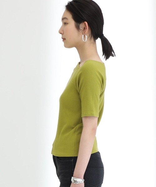 STUDIOUS(ステュディオス)の「【STUDIOUS】アシンメトリーネック リブトップス(Tシャツ/カットソー・レディース・ブラック/グリーン・FREE)」の18枚目の写真
