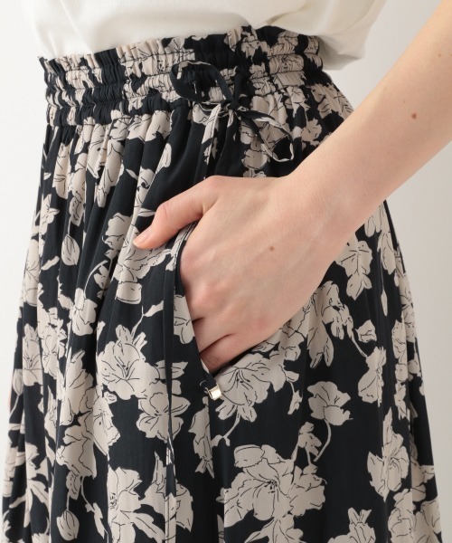 GLOBAL WORK（グローバルワーク）の「サラサラサテン柄フレアワイドパンツ/875179（その他パンツ・レディース・ネイビー/ブラウン/グレー系その他・MEDIUM/LARGE）」の12枚目の写真