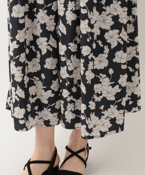 GLOBAL WORK（グローバルワーク）の「サラサラサテン柄フレアワイドパンツ/875179（その他パンツ・レディース・ネイビー/ブラウン/グレー系その他・MEDIUM/LARGE）」の13枚目の写真