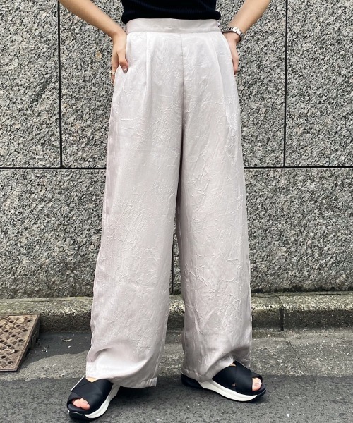 PAGEBOY（ページボーイ）の「クラッシュサテンパンツ（その他パンツ・レディース・ライム/ブラック/グレイッシュベージュ・FREE）」の2枚目の写真