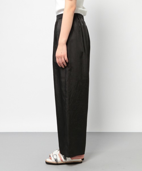 PAGEBOY（ページボーイ）の「クラッシュサテンパンツ（その他パンツ・レディース・ライム/ブラック/グレイッシュベージュ・FREE）」の17枚目の写真