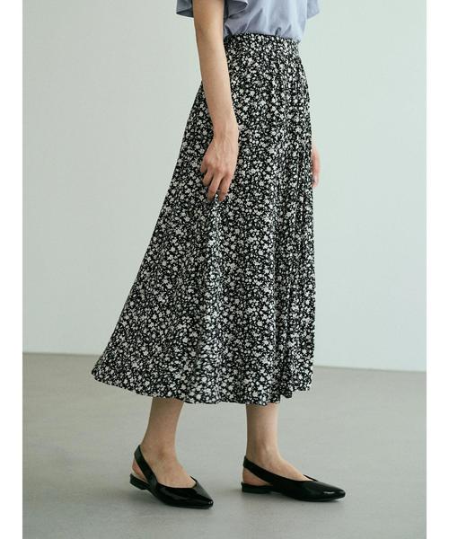 earth music&ecology（アースミュージックアンドエコロジー）の「レーヨンギャザーフレアスカート ＊（スカート・レディース・ブラック/ダークグリーン/ネイビー/マスタード/ブラック系その他/ライトベージュ/ベージュ系その他3/ピンク系その他2・FREE）」の16枚目の写真