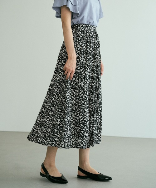 earth music&ecology（アースミュージックアンドエコロジー）の「レーヨンギャザーフレアスカート ＊（スカート・レディース・ブラック/ダークグリーン/ネイビー/マスタード/ブラック系その他/ライトベージュ/ベージュ系その他3/ピンク系その他2・FREE）」の3枚目の写真