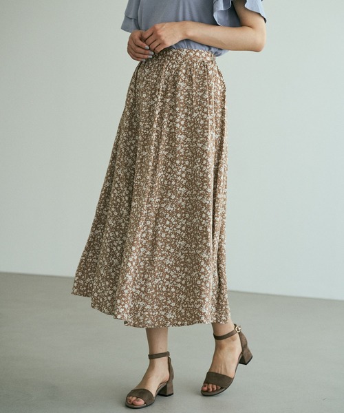 earth music&ecology（アースミュージックアンドエコロジー）の「レーヨンギャザーフレアスカート ＊（スカート・レディース・ブラック/ダークグリーン/ネイビー/マスタード/ブラック系その他/ライトベージュ/ベージュ系その他3/ピンク系その他2・FREE）」の4枚目の写真