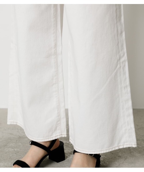 AZUL by moussy（アズールバイマウジー）の「EASY DENIM WIDE/イージーデニムワイド（デニムパンツ・レディース・ホワイト/ライトブルー・MEDIUM/SMALL）」の17枚目の写真