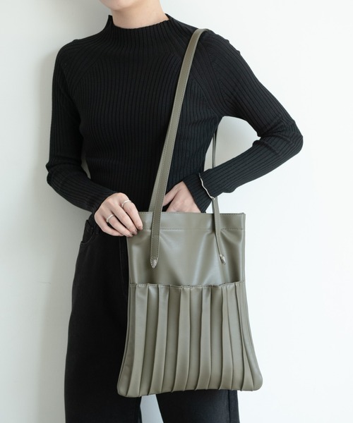 Aunt Marie's（アントマリーズ）の「【A4対応】レザープリーツトートバッグ /AUNT MARIE'S（トートバッグ・レディース・ブラック/グリーン/アイボリー・FREE）」の3枚目の写真