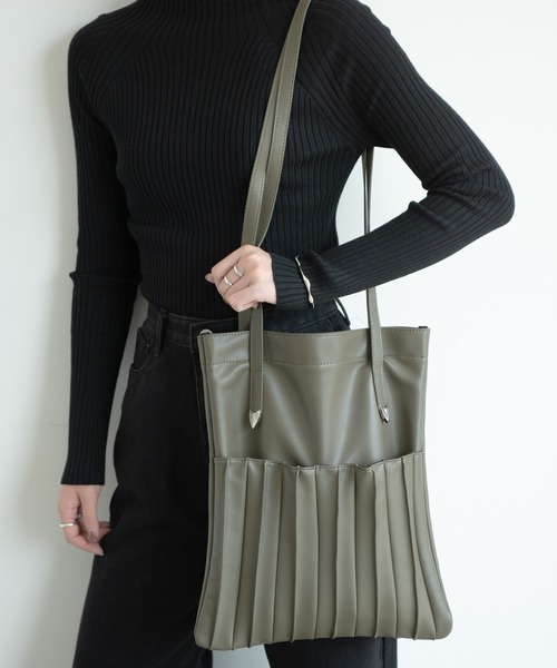Aunt Marie's（アントマリーズ）の「【A4対応】レザープリーツトートバッグ /AUNT MARIE'S（トートバッグ・レディース・ブラック/グリーン/アイボリー・FREE）」の16枚目の写真