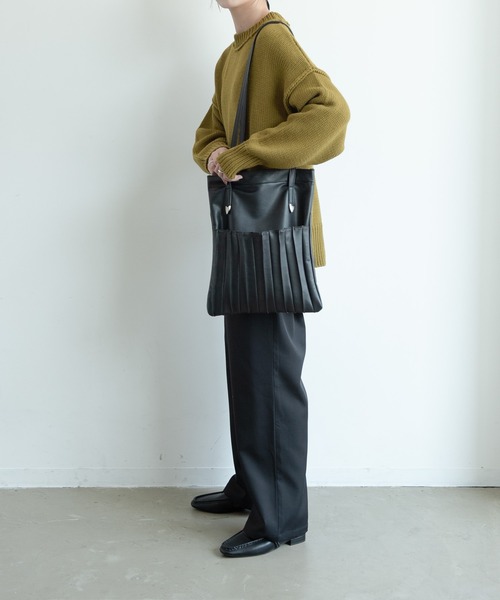 Aunt Marie's（アントマリーズ）の「【A4対応】レザープリーツトートバッグ /AUNT MARIE'S（トートバッグ・レディース・ブラック/グリーン/アイボリー・FREE）」の5枚目の写真