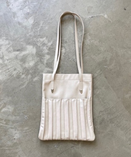 Aunt Marie's（アントマリーズ）の「【A4対応】レザープリーツトートバッグ /AUNT MARIE'S（トートバッグ・レディース・ブラック/グリーン/アイボリー・FREE）」の21枚目の写真