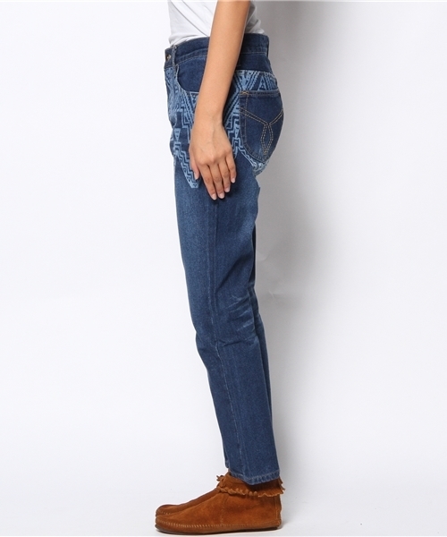 チャイハネ（チャイハネ）の「【チャイハネ】ジオメプリント デニムパンツ（デニムパンツ・レディース・ブルー・28inch/29inch/27inch）」の2枚目の写真