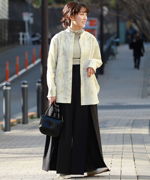 Ray BEAMS（レイビームス）の「Ray BEAMS / マーブル プリント バンドカラー ブラウス（シャツ/ブラウス・レディース・オフホワイト/クリーム・ONE SIZE）」の6枚目の写真