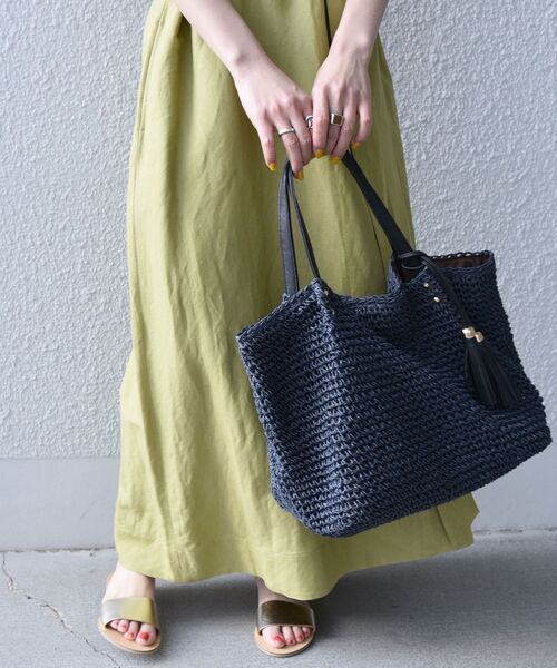 SHIPS any(シップス エニィ)の「【WEB限定】SHIPS any: コマアミ トート(トートバッグ・レディース・ブラック/ネイビー/ピンク/キャメル/グリーン/ブラウン/ライトグレー/ブルー/ライトブラウン/ラベンダー・ONE SIZE)」の11枚目の写真