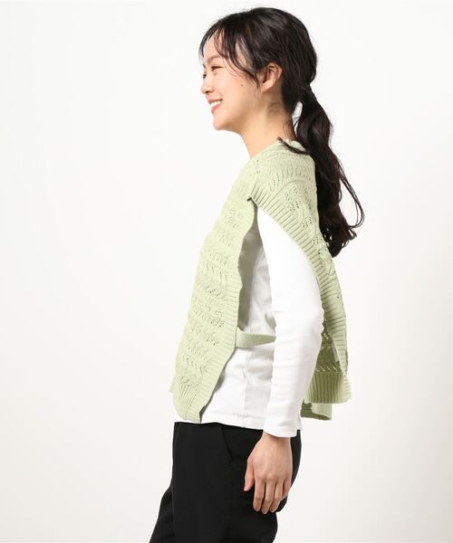 ehka sopo（エヘカソポ）の「透かしケーブルショート丈ベスト（ベスト・レディース・キナリ/グリーン/グレー・ﾌﾘ-）」の4枚目の写真