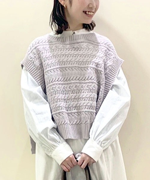 ehka sopo（エヘカソポ）の「透かしケーブルショート丈ベスト（ベスト・レディース・キナリ/グリーン/グレー・ﾌﾘ-）」の2枚目の写真