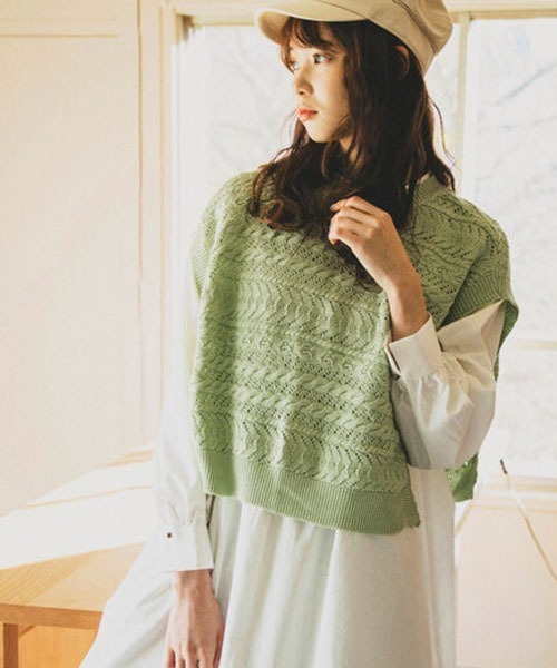 ehka sopo（エヘカソポ）の「透かしケーブルショート丈ベスト（ベスト・レディース・キナリ/グリーン/グレー・ﾌﾘ-）」の3枚目の写真