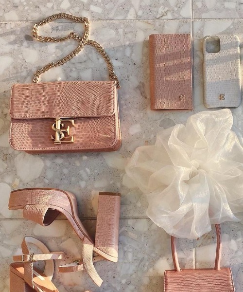 eimy istoire（エイミーイストワール）の「ES motif Emboss Pochette  