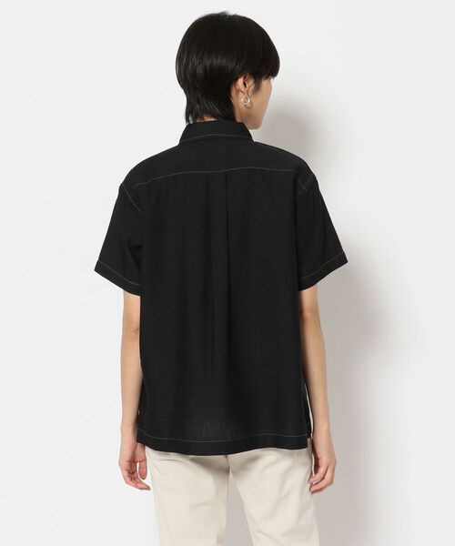 and wander（アンドワンダー）の「and wander/アンドワンダー　dry linen open collar shirt ドライリネンオープンカラーシャツ 5741183079（シャツ/ブラウス・レディース・ブラック/レッド・FREE）」の4枚目の写真