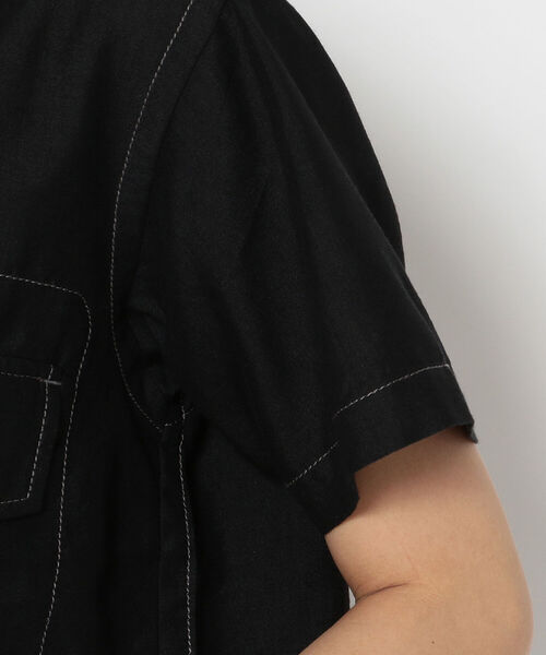 and wander（アンドワンダー）の「and wander/アンドワンダー　dry linen open collar shirt ドライリネンオープンカラーシャツ 5741183079（シャツ/ブラウス・レディース・ブラック/レッド・FREE）」の6枚目の写真