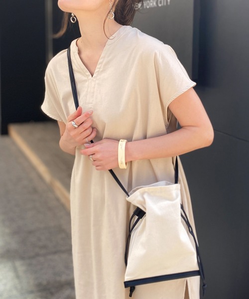 KOBE LETTUCE(コウベレタス)の「キャンバス巾着バッグ(ショルダーバッグ・レディース・ブラウン系その他/ベージュ系その他/ブラック系その他・FREE)」の4枚目の写真