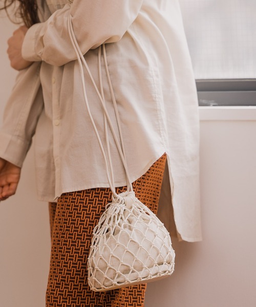 niko and...（ニコアンド）の「オリジナルメッシュ巾着ショルダーバッグ（ショルダーバッグ・レディース・ブラック/グレー/オフホワイト/オレンジ/キャメル・0）」の2枚目の写真